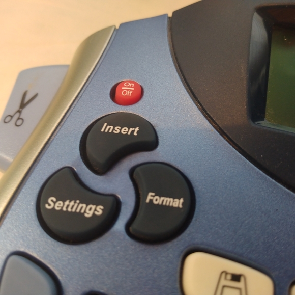 DYMO LetraTag Portable Personal Label Maker Tested Works built in Scissors - Picture 3 of 12